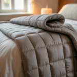 Gewichtsdecke a-cozy-lifestyle-photograph-of-a-thick-q_33HvHBeiTCOituVeuQOBWw_ymMMRQzUQOuY2MRlzf-M2w